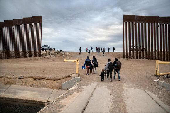 Biden administration bracing for pre-Christmas border crisis