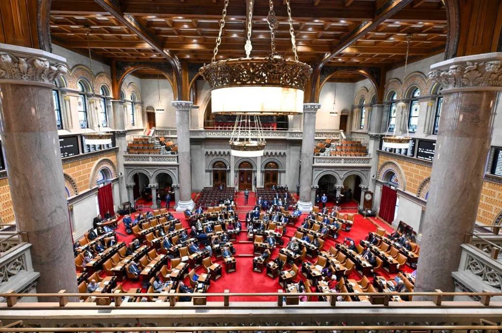 Highest Paid In The Nation: $32K Pay Raise For New York Lawmakers