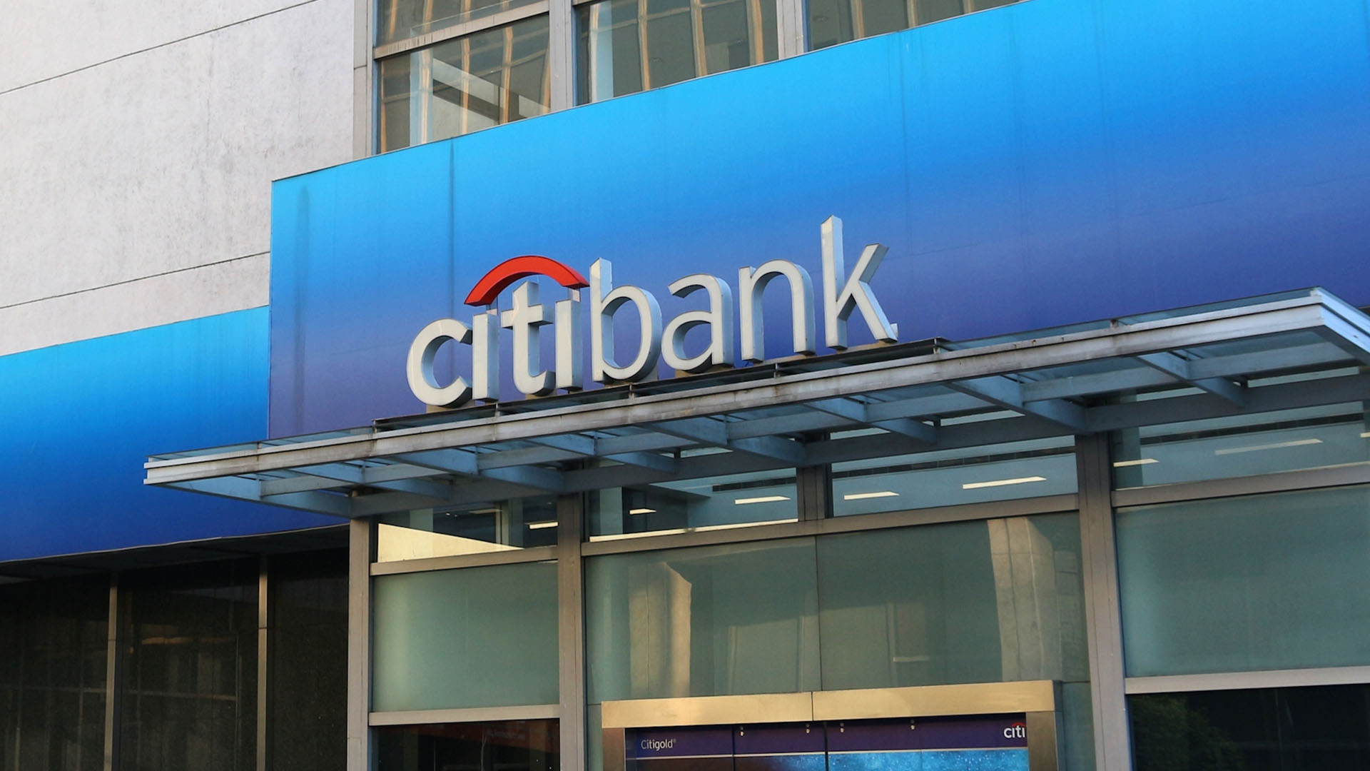 Citibank is offering bonus incentives of up to $5,000  to customers who open a new checking account.