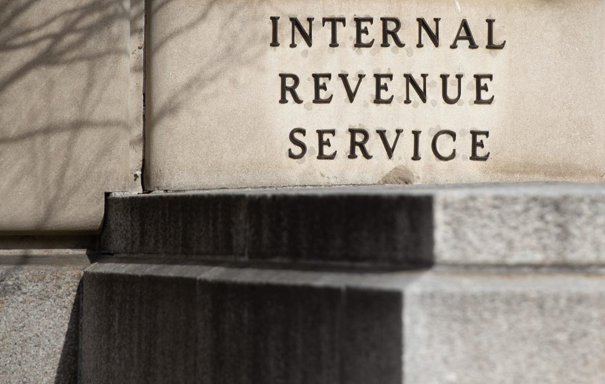 Here are the 2023 IRS tax refund calendar's important dates and deadlines for you to sort out your taxes and don't miss anything this season.