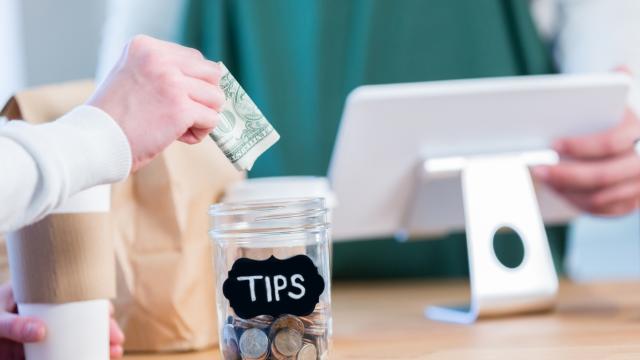How much should you tip your food-delivery person? Here's when to give tips, when to skip, and how much to tip in any situation.