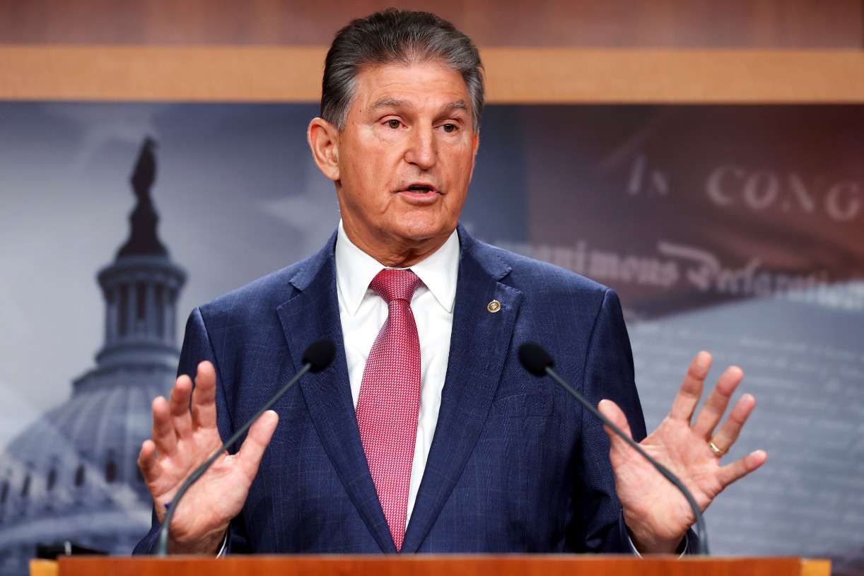 Democratic Sen. Joe Manchin proposes to revise Social Security benefits, notably raising the cap on payroll taxes in order to make the highest earners contribute more to the program’s reserves.