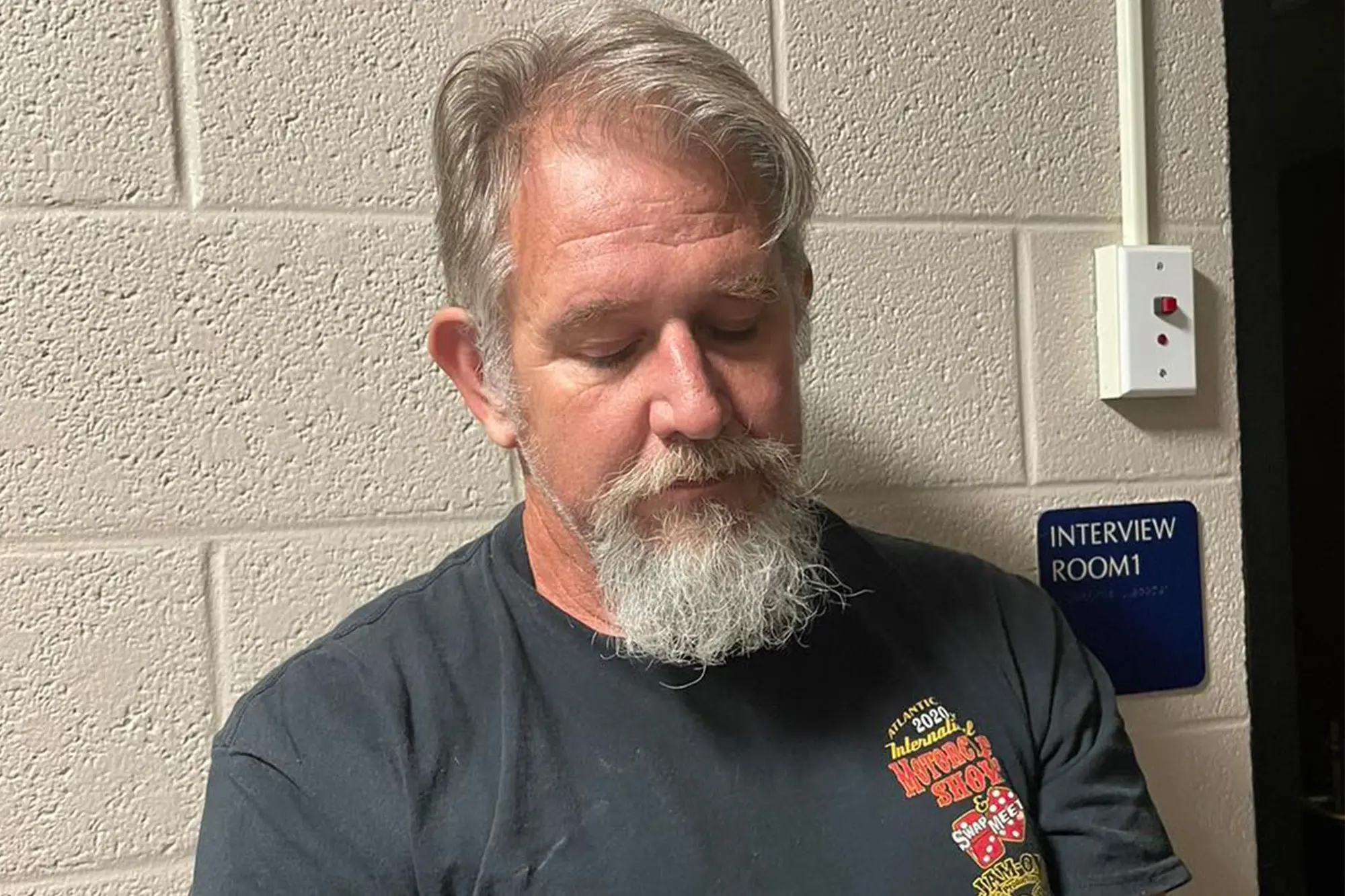 A Florida man was arrested for murder after he allegedly assaulted a couple in the parking lot of a Kentucky hotel and gunshot an employee, according to the McCracken County Sheriff’s Office. 