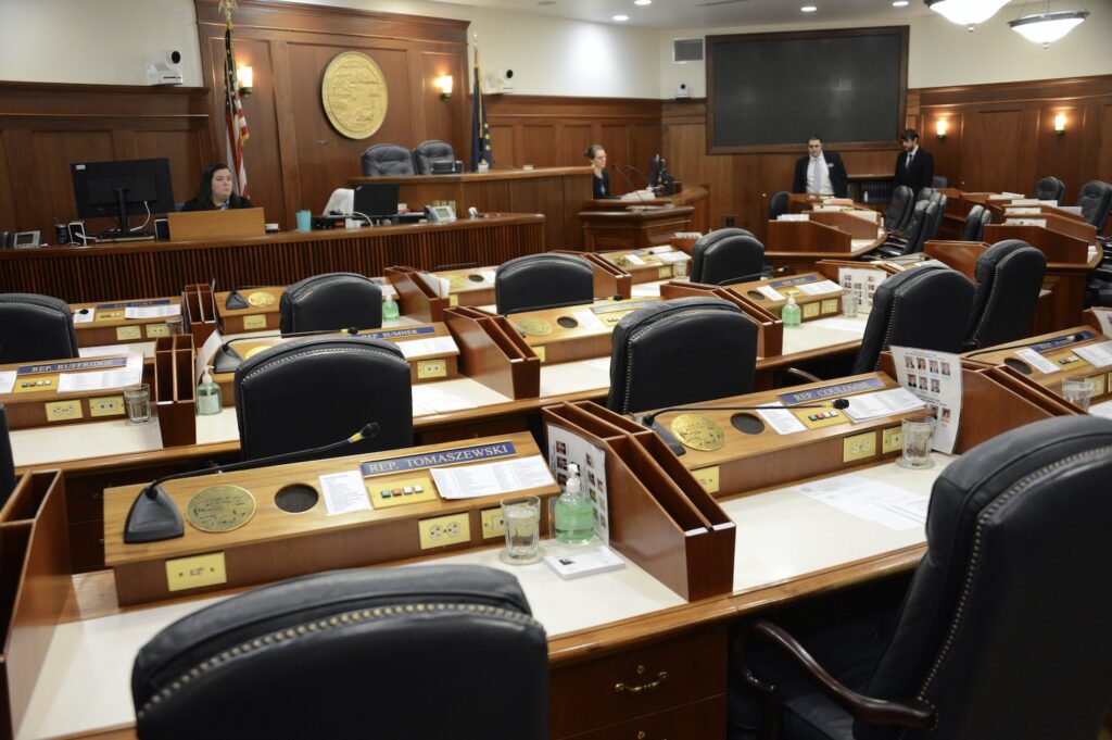  The Alaska Senate passed and approves a bill that would apply policy for local governments to encourage the construction and maintenance of developments.