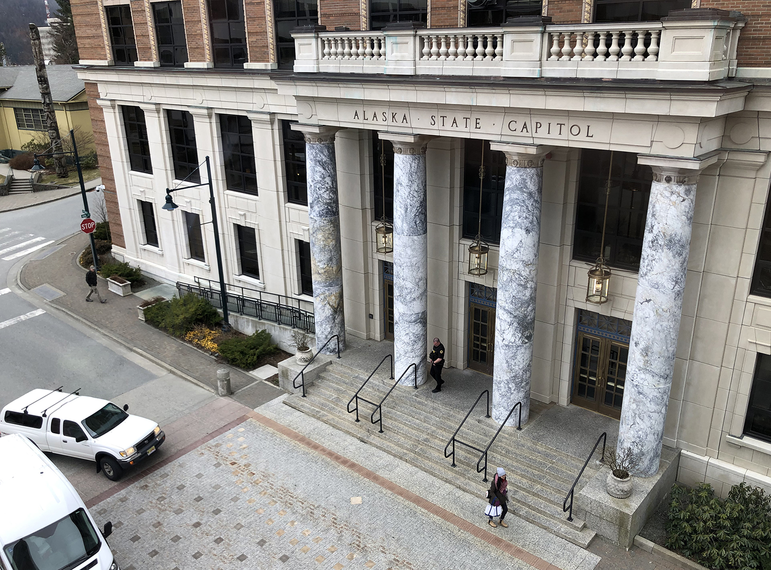 The Alaska Senate passed and approves a bill that would apply policy for local governments to encourage the construction and maintenance of developments.