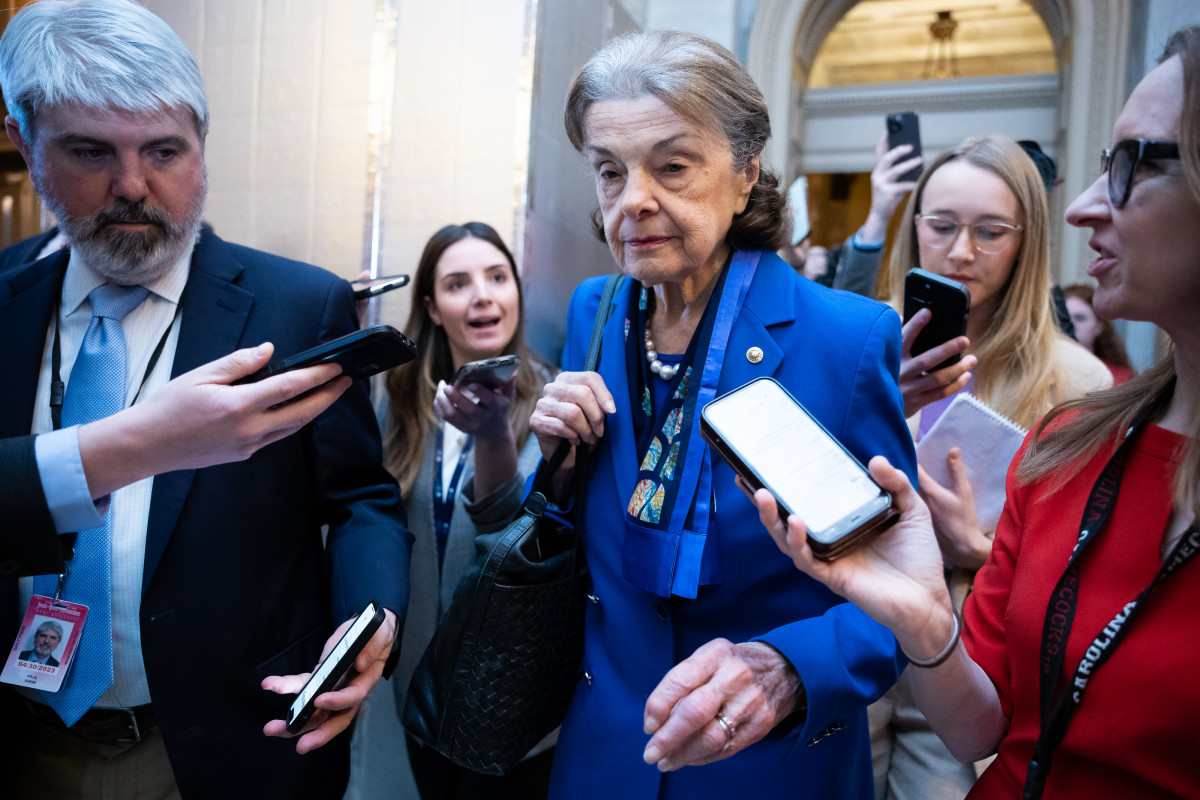 The Democratic Senator Feinstein declared that she had been diagnosed with shingles in early March in which her shingles diagnosis has taken a heavy toll on her.